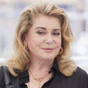 Catherine Deneuve au photocall du film De son vivant (Hors compétition) lors du 74ème festival international du film de Cannes le 11 juillet 2021 © Borde / Jacovides / Moreau / Bestimage 
