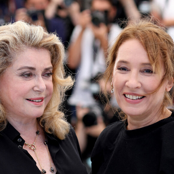 Catherine Deneuve, Emmanuelle Bercot (réalisatrice) au photocall du film De son vivant (Hors compétition) lors du 74ème festival international du film de Cannes le 11 juillet 2021 © Borde / Jacovides / Moreau / Bestimage 