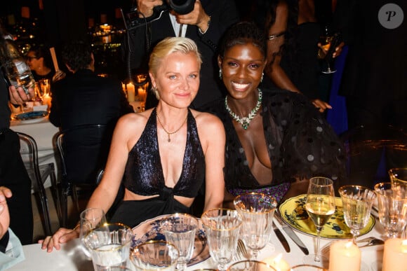 Barbara Sturm, Jodie Turner-Smith lors du dîner de la soirée Kering "Women In Motion" dans le cadre du 74e Festival International du Film de Cannes, le 11 juillet 2021.