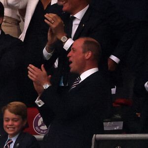 Le prince William, son épouse Kate Middleton et leur fils aîné le prince George lors de la finale de l'Euro 2020 au stade Wembley, à Londres, le 11 juillet 2021.