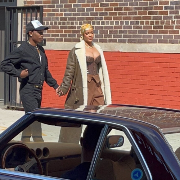 Rihanna et son compagnon A$AP Rocky tournent un clip à New York, le 10 juillet 2021.