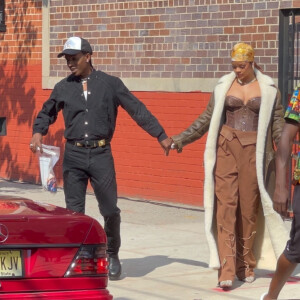 Rihanna et son compagnon A$AP Rocky tournent un clip à New York, le 10 juillet 2021.