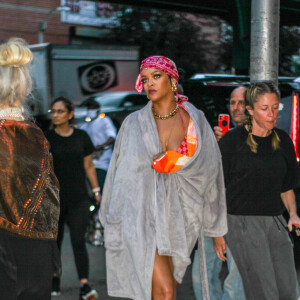 Rihanna en tournage d'un clip (avec son compagnon A$AP Rocky) à New York, le 10 juillet 2021.