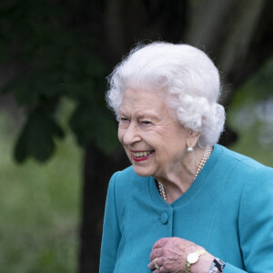 La reine Elisabeth II d'Angleterre sourit lors du Royal Windsor Horse Show à Windsor le 1er juillet 2021.