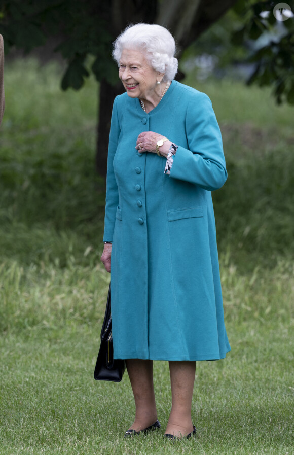La reine Elisabeth II d'Angleterre sourit lors du Royal Windsor Horse Show à Windsor le 1er juillet 2021.