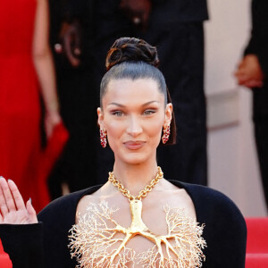 Bella Hadid - Montée des marches du film " Three Floors / Tre Piani" lors du 74ème Festival International du Film de Cannes. Le 11 juillet 2021 © Norbert Scanella / Panoramic / Bestimage 