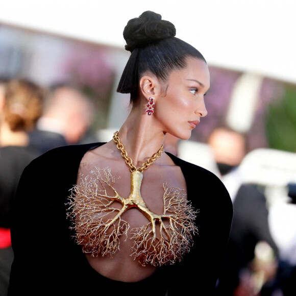 Bella Hadid - Montée des marches du film " Three Floors / Tre Piani" lors du 74ème Festival International du Film de Cannes. Le 11 juillet 2021 © Borde-Jacovides-Moreau / Bestimage 