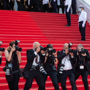 Bella Hadid - Montée des marches du film " Annette " lors de la cérémonie d'ouverture du 74ème Festival International du Film de Cannes. Le 6 juillet 2021 © Borde-Jacovides-Moreau / Bestimage 