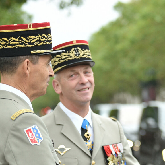 Le général Christophe Abad, gouverneur militaire de Paris, le général François Lecointre, chef d'État-Major des armées et le président de la République française, Emmanuel Macron lors de la cérémonie du 14 juillet sur l'avenue des Champs-Élysées à Paris, France, le 14 juillet 2021. © Eliot Blondet/Pool/Bestimage 