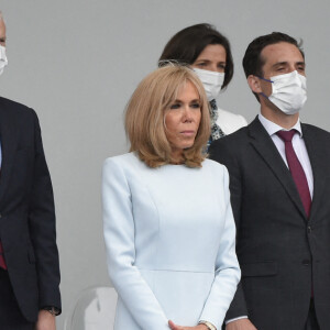 La Première Dame Brigitte Macron, le président du Sénat, Gérard Larcher et les membres du gouvernement français lors de la cérémonie du 14 juillet sur la place de la Concorde à Paris, France, le 14 juillet 2021. © Eliot Blondet/Pool/Bestimage