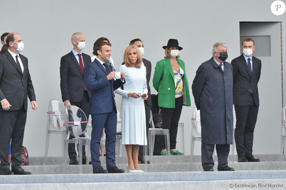 Le Premier ministre, Jean Castex, le président de la République française, Emmanuel Macron, sa femme la Première Dame Brigitte Macron, le président du Sénat, Gérard Larcher et les membres du gouvernement français lors de la cérémonie du 14 juillet sur la place de la Concorde à Paris, France, le 14 juillet 2021. © Eliot Blondet/Pool/Bestimage