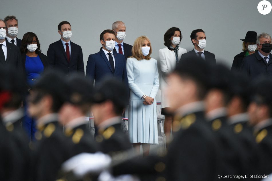 Le Premier ministre, Jean Castex, le président de la République française, Emmanuel Macron, sa femme la Première Dame Brigitte Macron, le président du Sénat, Gérard Larcher et les membres du gouvernement français lors de la cérémonie du 14 juillet sur la place de la Concorde à Paris, France, le 14 juillet 2021. © Eliot Blondet/Pool/Bestimage
