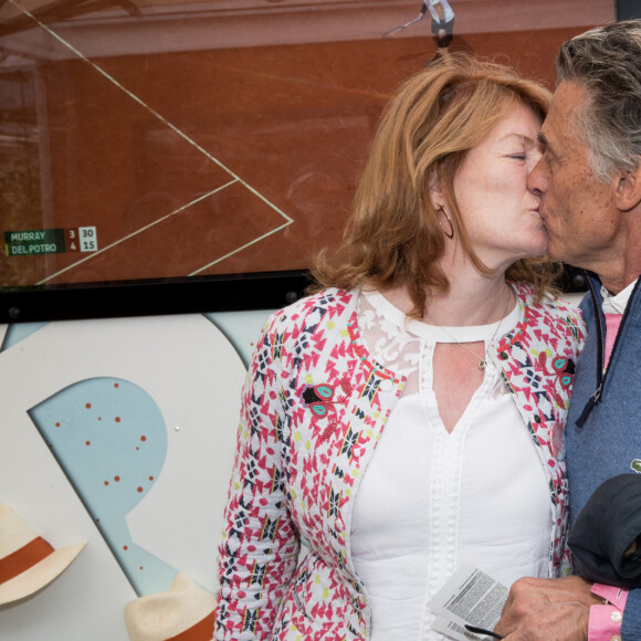 Gérard Holtz et sa femme Muriel Mayette au village lors des internationaux de France de Roland Garros à Paris, le 3 juin 2017. © Dominique Jacovides - Cyril Moreau/ Bestimage