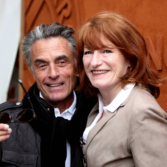 Gérard Holtz et sa femme Muriel Mayette au village lors du Tournoi de Roland-Garros (les Internationaux de France de tennis) à Paris. © Dominique Jacovides/Bestimage