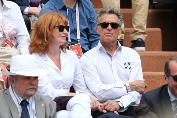 Gérard Holtz et sa femme Muriel Mayette - People dans les tribunes des Internationaux de France de tennis de Roland Garros à Paris.