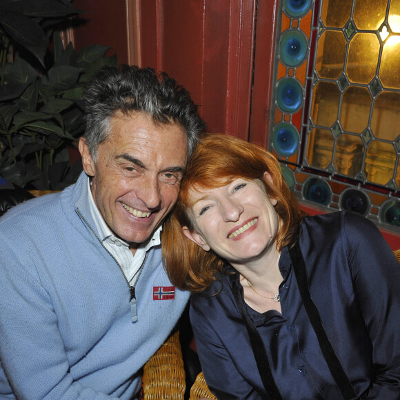 Gérard Holtz et Muriel Mayette - Générale de la pièce "Harold et Maude" au Théâtre Antoine à Paris, le 5 mars 2012.