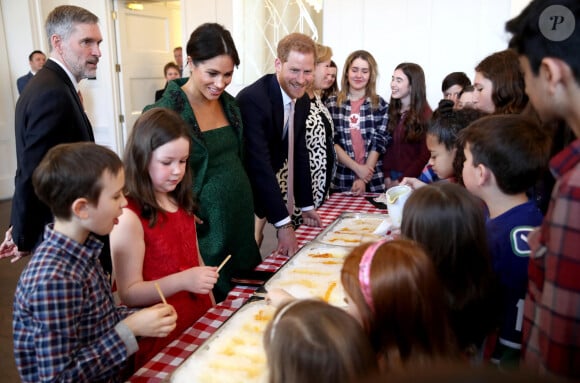 Meghan Markle la duchesse de Sussex (enceinte de son fils Archie) et le prince Harry, duc de Sussex, assistent à une activité jeunesse le Jour du Commonwealth à la Maison du Canada le 11 mars 2019 à Londres
