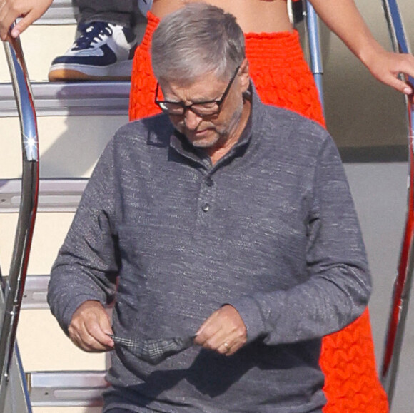 Exclusif - Bill Gates arrive à l'aéroport de Newark pour prendre un hélicoptère avec sa fille Phoebe le 21 mai 2021.