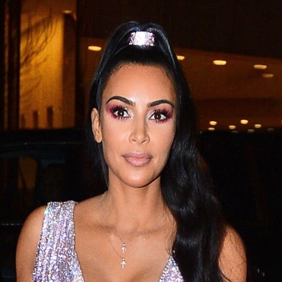 Kim Kardashian et Kanye West arrivent à leur hôtel après avoir assisté au défilé de mode Versace à New York, le 2 décembre 2018