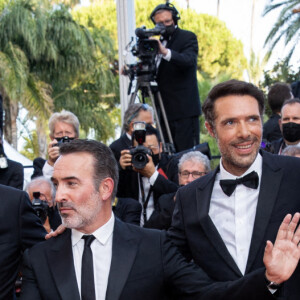 Fatou N'Diaye, Jean-François Halin, Jean Dujardin, Nicolas Bedos, Pierre Niney, Natacha Lindinger - Montée des marches du film " OSS 117 : Alerte rouge en Afrique Noire " lors du 74ème Festival International du Film de Cannes. Le 17 juillet 2021 © Borde-Jacovides-Moreau / Bestimage