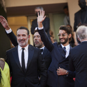 Fatou N'Diaye, Jean Dujardin, Nicolas Bedos, Pierre Niney, Natacha Lindinger - Montée des marches du film " OSS 117 : Alerte rouge en Afrique Noire " lors du 74ème Festival International du Film de Cannes. Le 17 juillet 2021 © Borde-Jacovides-Moreau / Bestimage