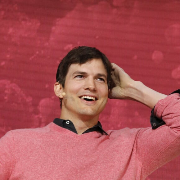 Ashton Kutcher à la soirée The Game Plan: Strategies for Entrepreneurs' lors du Airbnb Open 2016 au théâtre Orpheum à Los Angeles, le 19 novembre 2016 © Future-Image via Zuma/Bestimage