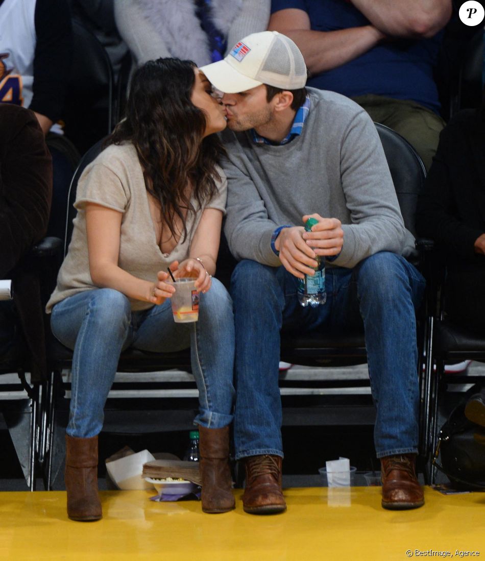 Mila Kunis Et Son Fiancé Ashton Kutcher Très Amoureux Et Très Complices