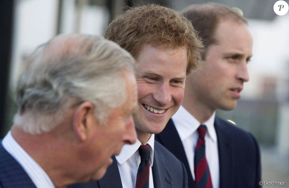 Le prince Harry, entouré du prince William, du prince Charles et de Camilla Parker Bowles, duchesse de Cornouailles, a assisté à la cérémonie d'ouverture des Invictus Games au stade olympique de Londres.