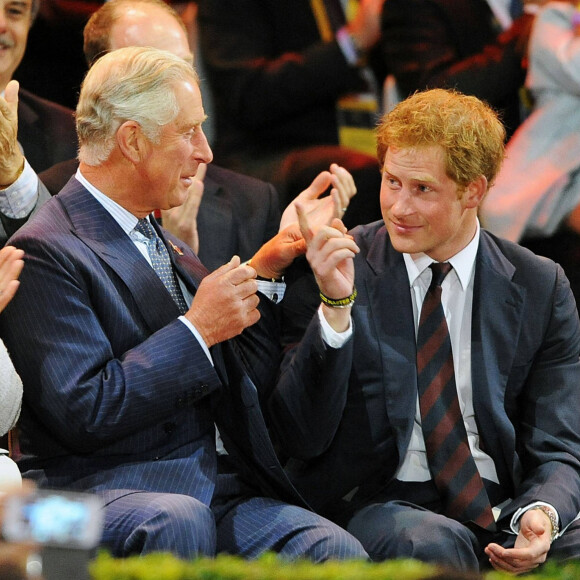 Le prince Harry, entouré du prince William, du prince Charles et de Camilla Parker Bowles, duchesse de Cornouailles, a assisté à la cérémonie d'ouverture des Invictus Games au stade olympique de Londres. Le 10 septembre 2014