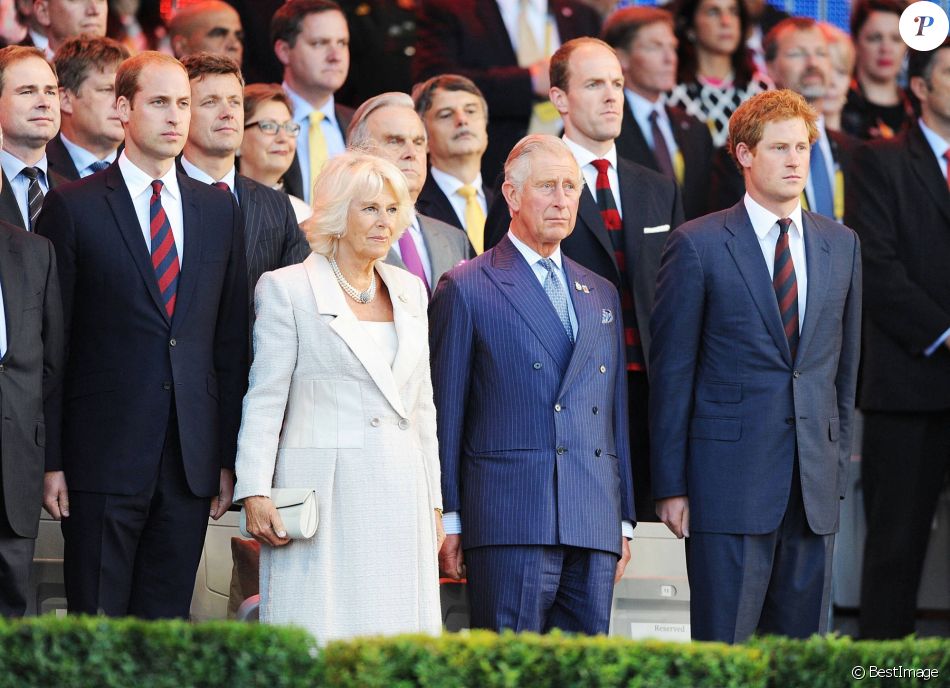 Le prince Harry, entouré du prince William, du prince Charles et de Camilla Parker Bowles, duchesse de Cornouailles, a assisté à la cérémonie d'ouverture des Invictus Games au stade olympique de Londres. Le 10 septembre 2014