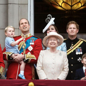 Archives - Le prince Philip, duc d'Edimbourg et la reine Elisabeth II d'Angleterre entourés de leur famille, Camille Parker Bowles, duchesse de Cornouailles, le prince William, duc de Cambridge, son fils le prince George, Kate Catherine Middleton, duchesse de Cambridge, le prince Harry, le prince Andrew, sur le balcon du palais de Buckingham, lors de la parade de Trooping the Colour. Le 13 juin 2015