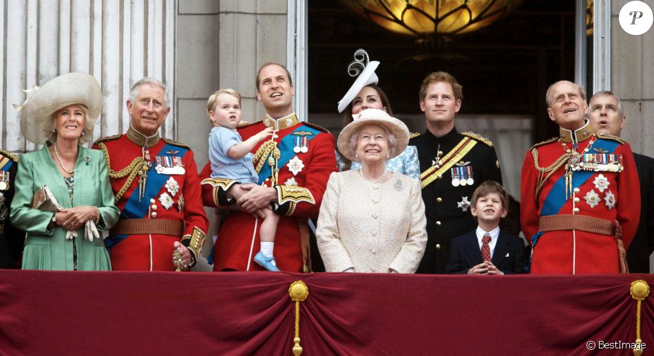 Archives - Le prince Philip, duc d'Edimbourg et la reine Elisabeth II d'Angleterre entourés de leur famille, Camille Parker Bowles, duchesse de Cornouailles, le prince William, duc de Cambridge, son fils le prince George, Kate Catherine Middleton, duchesse de Cambridge, le prince Harry, le prince Andrew, sur le balcon du palais de Buckingham, lors de la parade de Trooping the Colour. Le 13 juin 2015