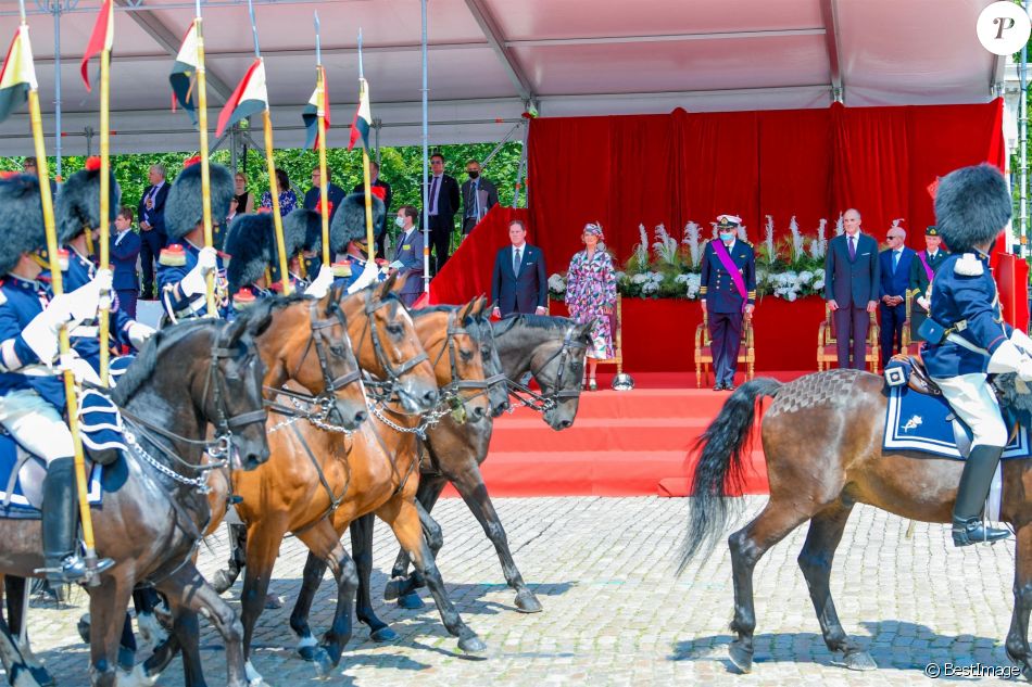 La princesse Delphine de Saxe Cobourg et son mari James O'Hare assistent à la Fête nationale belge, le 21 juillet 2021, en présence du roi Philippe et de la reine Mathilde de Belgique et du prince Laurent de Belgique.