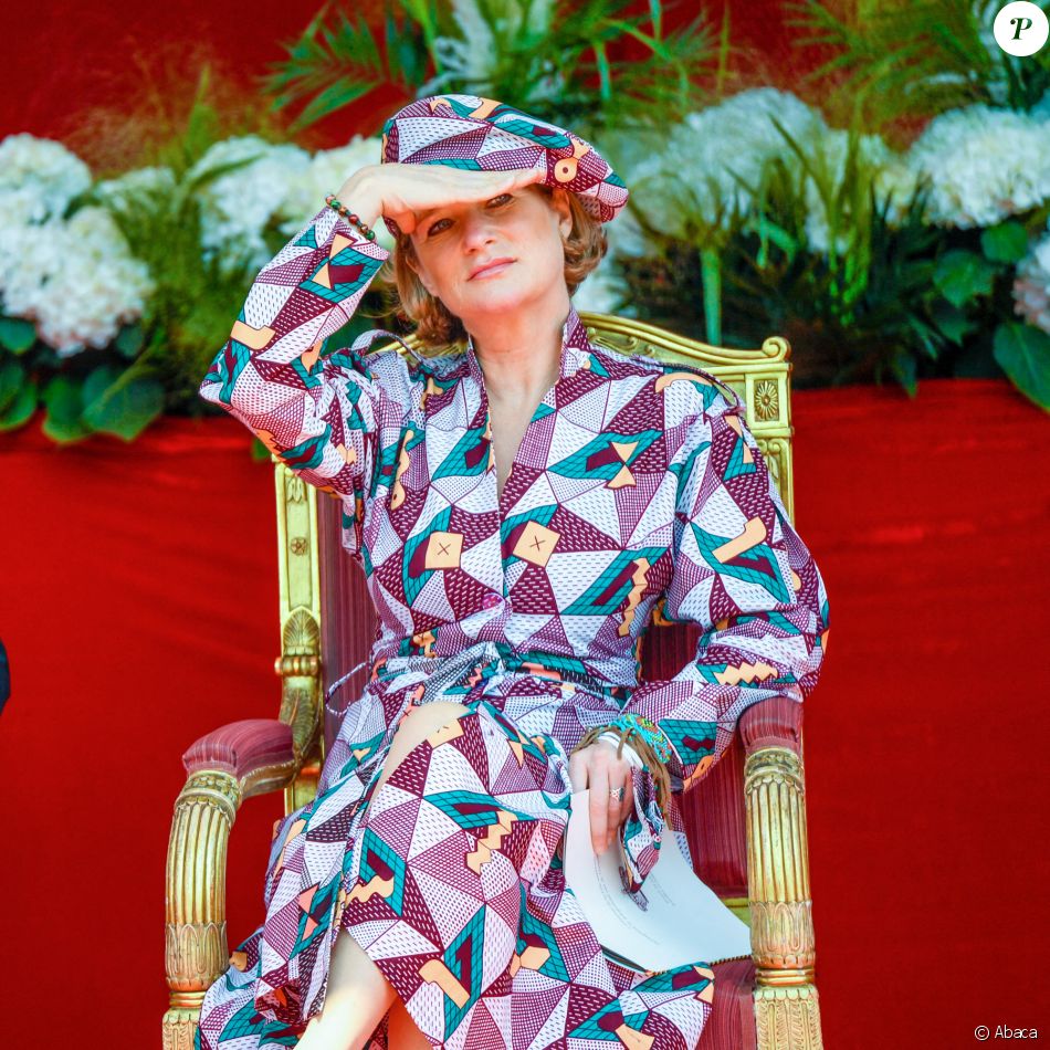 La princesse Delphine de Saxe Cobourg lors de la Fête nationale belge, le 21 juillet 2021, en présence du roi Philippe et de la reine Mathilde de Belgique.
