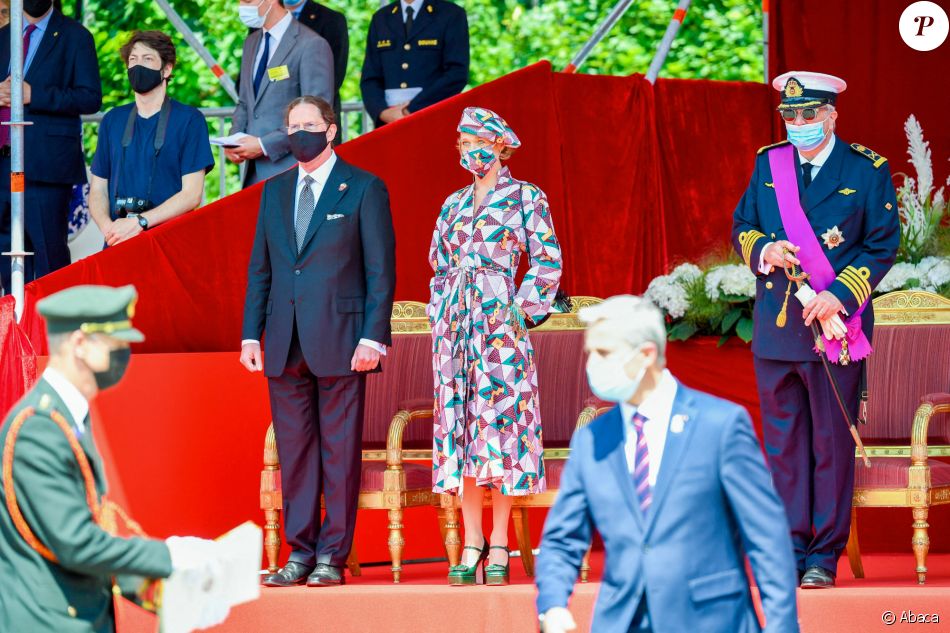 La princesse Delphine de Saxe Cobourg et son mari James O'Hare, le prince Laurent, lors de la Fête nationale belge, le 21 juillet 2021, en présence du roi Philippe et de la reine Mathilde de Belgique.