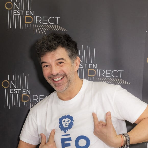 Exclusif - Stéphane Plaza, avec le Tshirt de l'association Léo - Backstage de l'émission OEED (On Est En Direct), présentée par L.Ruquier et diffusée en direct le 20 mars 2021 sur France 2. Paris, le 20 mars 2021. © Jack Tribeca / Bestimage 