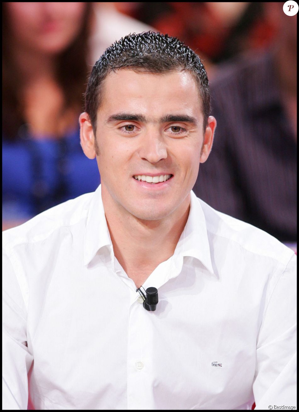 Julien Absalon lors d'un enregistrement de "Vivement Dimanche"