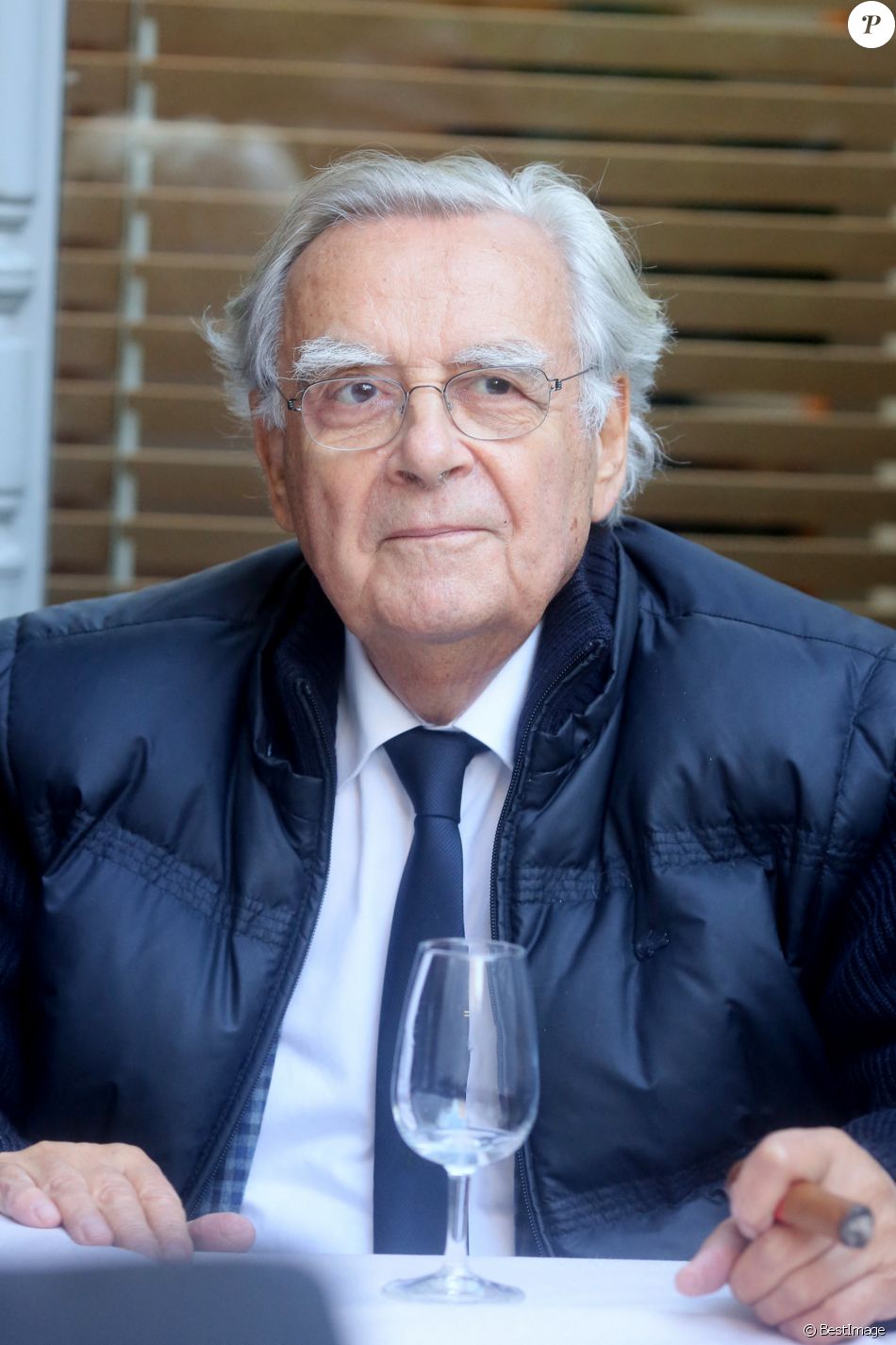 Bernard Pivot - Le prix Goncourt récompense Eric Vuillard pour "L'Ordre du jour" au restaurant Drouant à Paris le 6 novembre 2017. © CVS / Bestimage