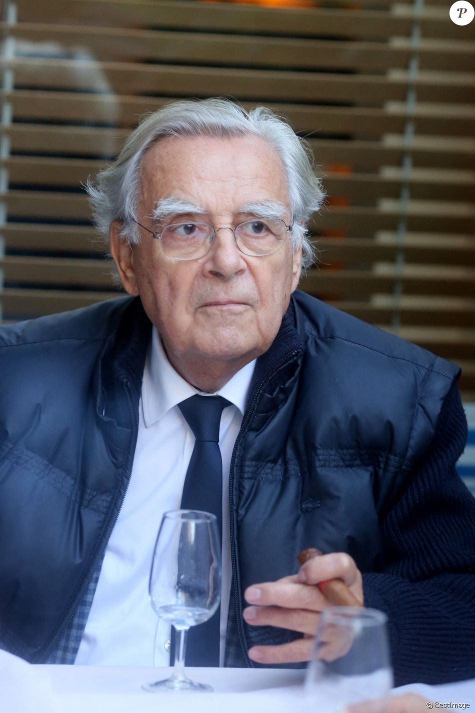 Bernard Pivot - Le prix Goncourt récompense Eric Vuillard pour "L'Ordre du jour" au restaurant Drouant à Paris le 6 novembre 2017. © CVS / Bestimage