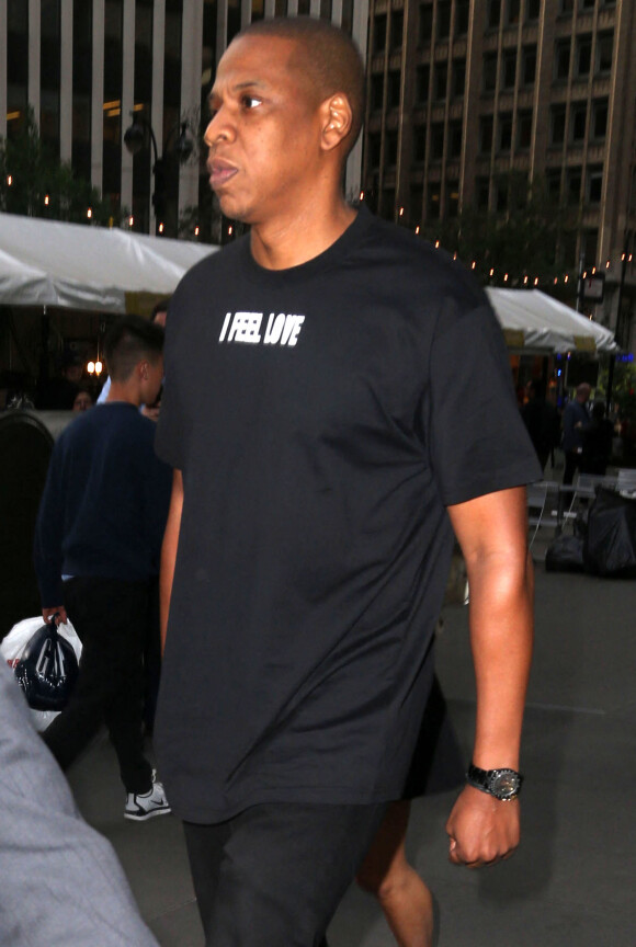 Jay-Z dans les rues de New York, le 20 mai 2015.