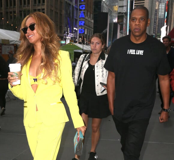 Beyonce Knowles se promène avec son mari Jay-Z dans les rues de New York, le 20 mai 2015.