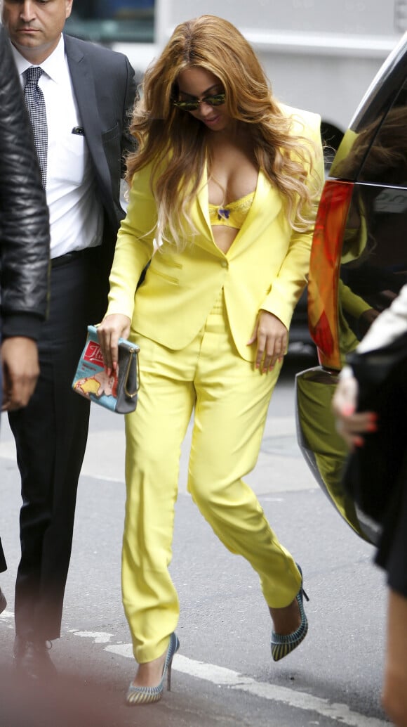 La chanteuse Beyonce arrive à son bureau dans le quartier de Midtown à New York, le 20 mai 2015.