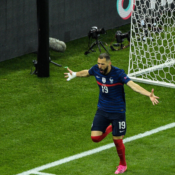 Joie des joueurs de l equipe de France apres le but de Karim Benzema ( 19 - France ) - Match de football de l'Euro 2020 : La France s'incline devant la Suisse après les tirs au but au stade Arena Nationala à Bucarest le 28 juin 2021. © Federico Pestellini / Panoramic / Bestimage