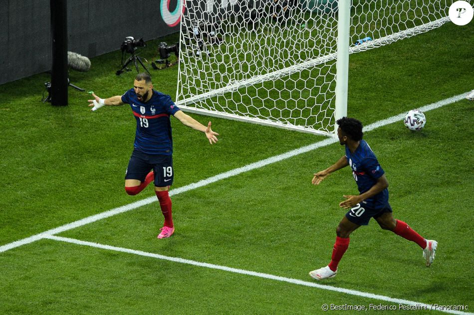 Joie Des Joueurs De L Equipe De France Apres Le But De Karim Benzema ...