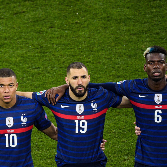 Equipe de France - Antoine Griezmann ( 7 - France ) - Kylian Mbappe ( 10 - France ) - Karim Benzema ( 19 - France ) - Paul Pogba ( 6 - France ) - Adrien Rabiot ( 14 - France ) - Match de football de l'Euro 2020 : La France s'incline devant la Suisse après les tirs au but au stade Arena Nationala à Bucarest le 28 juin 2021. © Federico Pestellini / Panoramic / Bestimage