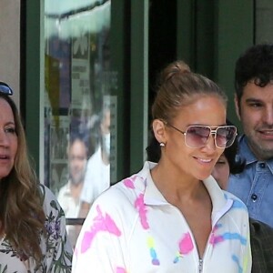 Exclusif - Jennifer Lopez fait une sortie shopping avec ses enfants à Miami le 9 juin 2021.