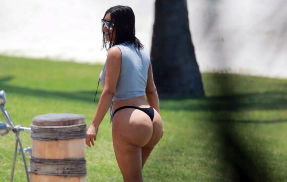 Exclusif - Kim Kardashian fait partie des stars qui ont popularisé les postérieurs volumineux.