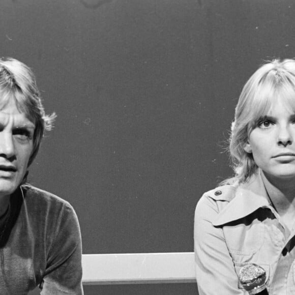 En France, à Paris, Claude François et France Gall sur un plateau de télévision le 13 septembre 1974.
