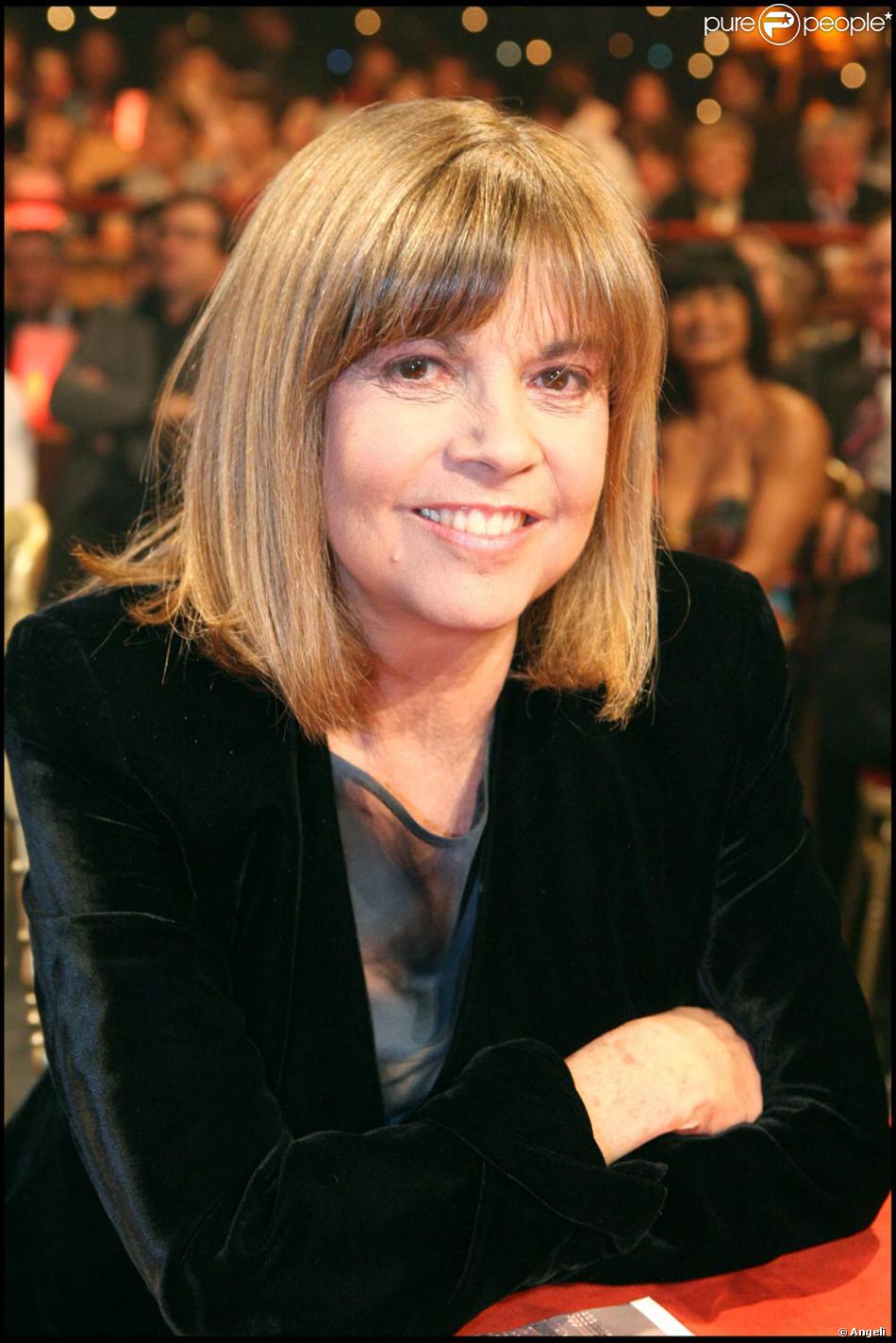 Chantal Goya Revele Sur Le Plateau De Panique Dans L Oreillette Que L Acteur Francais Claude Rich N Est Autre Que Son Cousin Purepeople