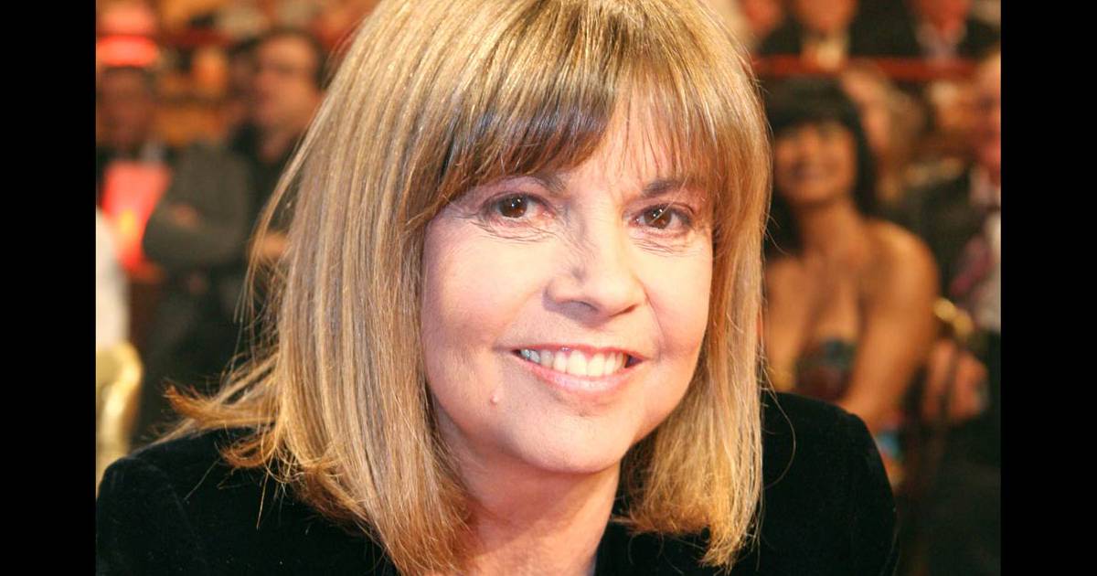 Chantal Goya Revele Sur Le Plateau De Panique Dans L Oreillette Que L Acteur Francais Claude Rich N Est Autre Que Son Cousin Purepeople